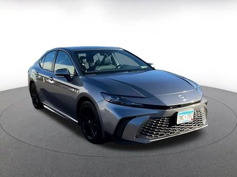 Used 2025 Toyota Camry LE image 3