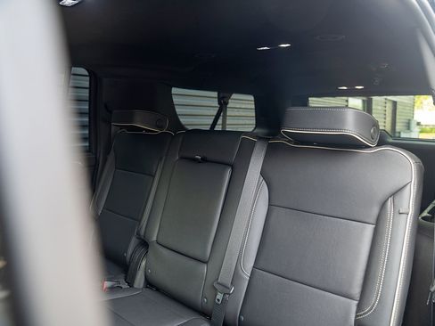 Used 2022 GMC Yukon XL SLT w/ SLT Luxury Package AWD/4WD image 19