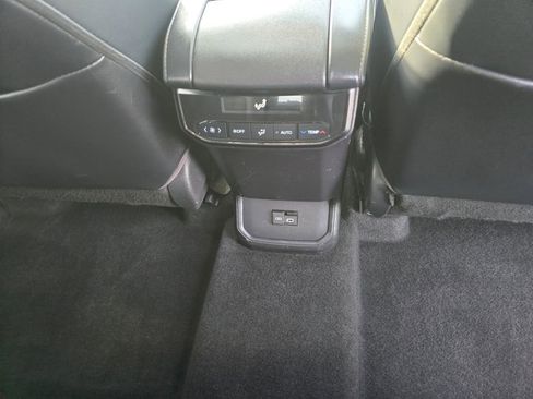 Used 2023 Toyota Highlander XSE image 12