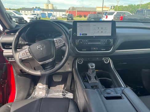 Used 2024 Toyota Grand Highlander AWD image 13