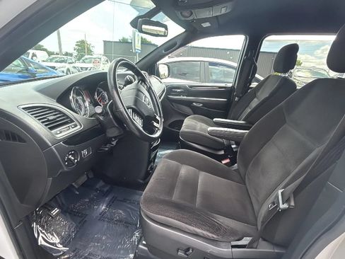 Used 2019 Dodge Grand Caravan SE FWD image 22