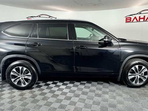 Used 2021 Toyota Highlander XLE AWD/4WD image 8
