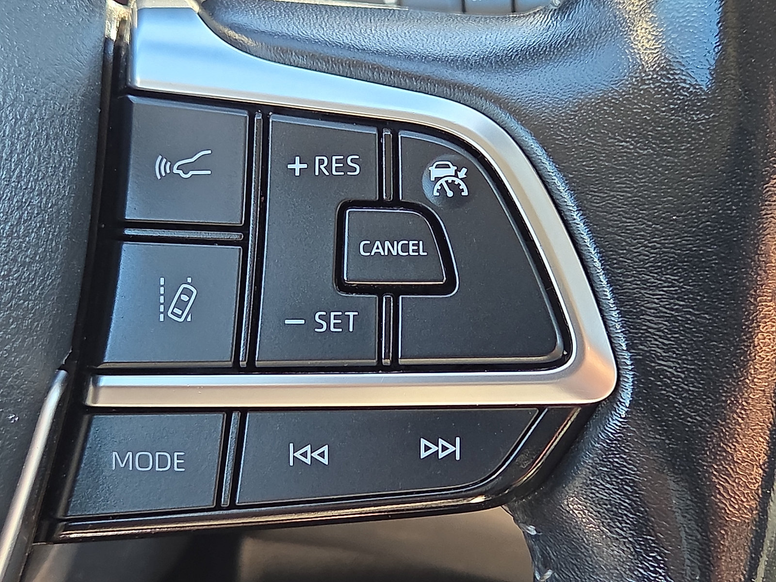 Used 2021 Toyota Highlander LE AWD/4WD image 22
