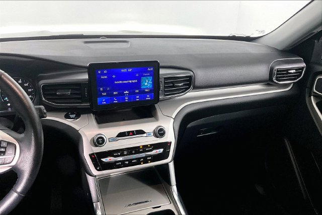 Used 2023 Ford Explorer XLT w/ Equipment Group 202A RWD image 8