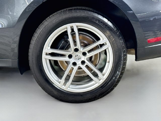 Used 2023 Porsche Macan w/ Premium Package Plus AWD/4WD image 36
