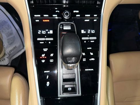 Used 2018 Porsche Panamera w/ Premium Package Plus image 30
