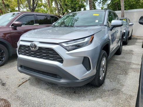 Used 2025 Toyota RAV4 XLE image 3