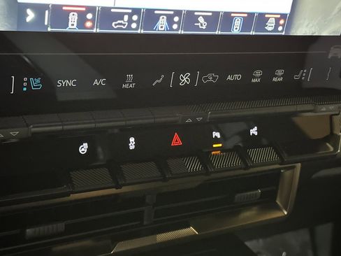 Used 2024 GMC Hummer EV 2X w/ LPO, Illumination Package AWD/4WD image 18