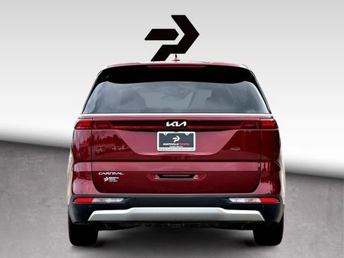 Used 2024 Kia Carnival LX FWD image 7