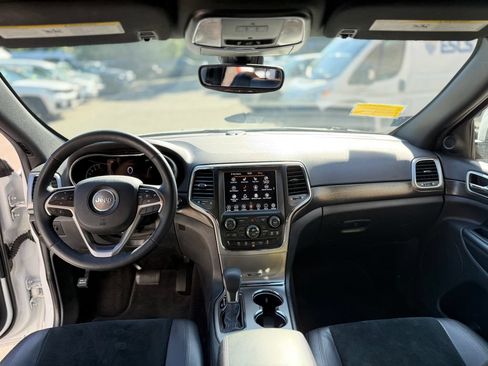Used 2018 Jeep Grand Cherokee Altitude AWD/4WD image 11