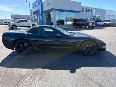 Used 2004 Chevrolet Corvette Z06 w/ Memory Package RWD image 2
