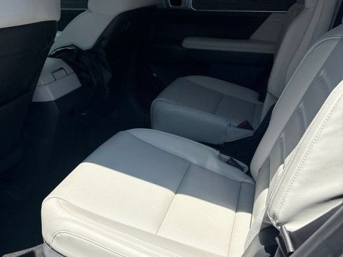 Used 2025 Hyundai Santa Fe Calligraphy AWD/4WD image 3