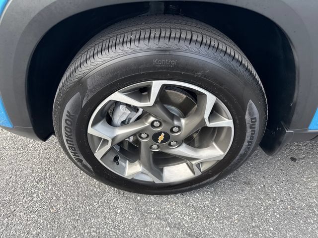 Used 2025 Chevrolet Trax LT w/ Driver Confidence Package FWD image 28