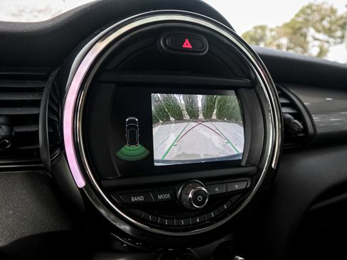 Used 2019 MINI Cooper 2-Door Hardtop image 24