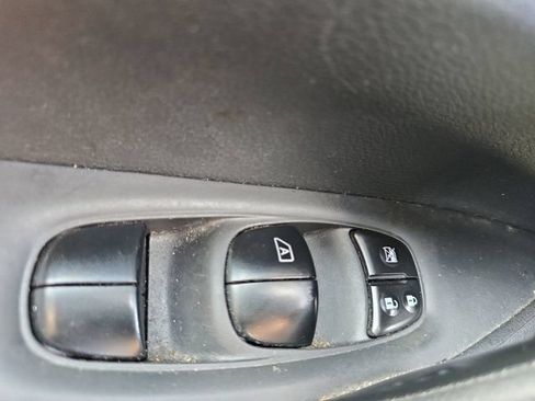Used 2019 Nissan Rogue S w/ Special Edition Package FWD image 27