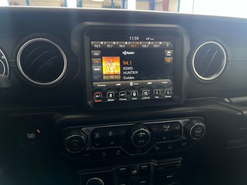 Used 2019 Jeep Wrangler Unlimited Sahara AWD/4WD image 20