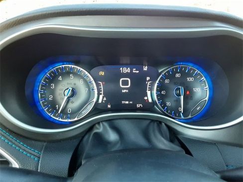 Certified 2021 Chrysler Pacifica Touring-L image 15