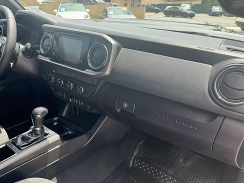 Used 2019 Toyota Tacoma TRD Sport w/ Technology Package AWD/4WD image 14