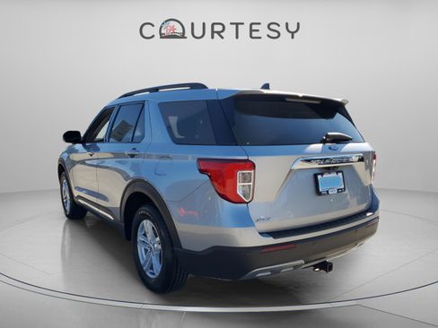 Used 2022 Ford Explorer XLT w/ Equipment Group 202A image 2