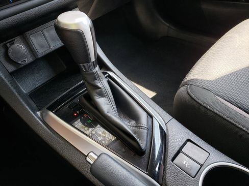 Used 2017 Toyota Corolla LE image 25