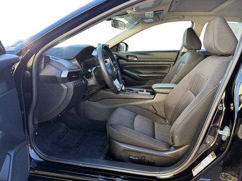 Used 2024 Nissan Altima 2.5 SV w/ SV Premium Package FWD image 10