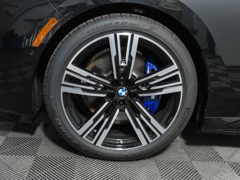 Used 2025 BMW i7 eDrive50 w/ M Sport Package RWD image 35