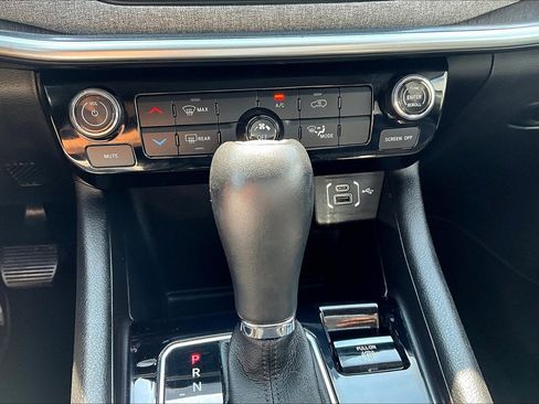 Used 2022 Jeep Compass Latitude image 39