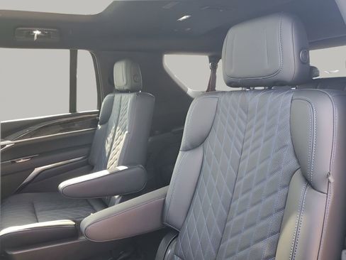 New 2026 Cadillac Escalade IQL Luxury w/ LPO, Floor Liner Package AWD/4WD image 21