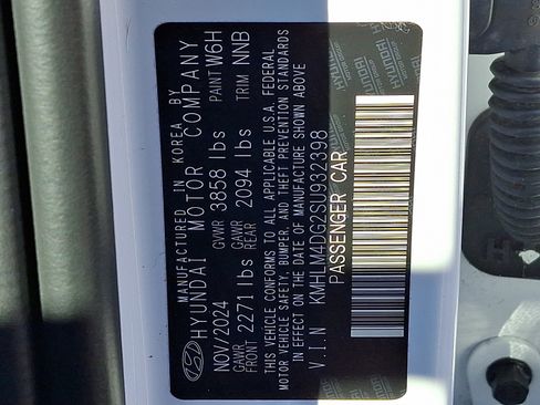 Certified 2025 Hyundai Elantra Sport image 28