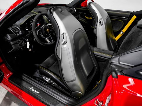 Used 2016 Porsche Boxster Spyder image 20