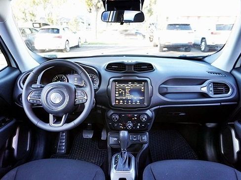 Certified 2022 Jeep Renegade Latitude image 18