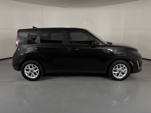 Used 2023 Kia Soul LX w/ Option Group 015 FWD image 9