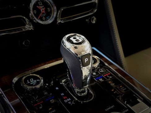 Used 2022 Bentley Flying Spur Plug-In Hybrid image 98