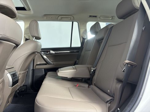 Used 2022 Lexus GX 460 Premium w/ Premium Package AWD/4WD image 7
