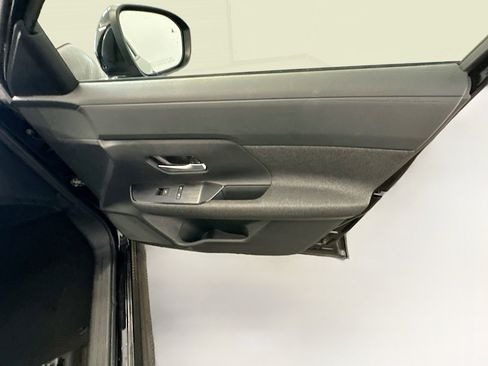 Used 2025 Nissan Kicks SV AWD/4WD image 32