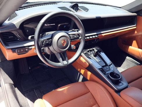 Certified 2025 Porsche 911 Carrera RWD image 4