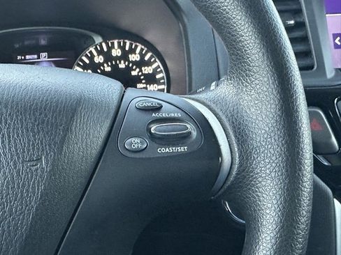 Used 2020 Nissan Pathfinder S image 39