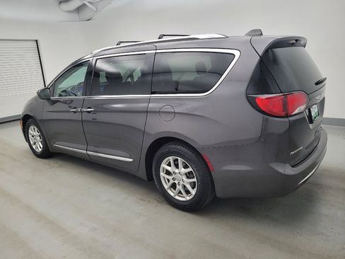 Used 2020 Chrysler Pacifica Touring-L FWD image 3