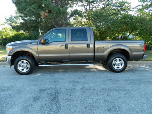 Used 2016 Ford F250 XLT w/ XLT Value Package AWD/4WD image 4
