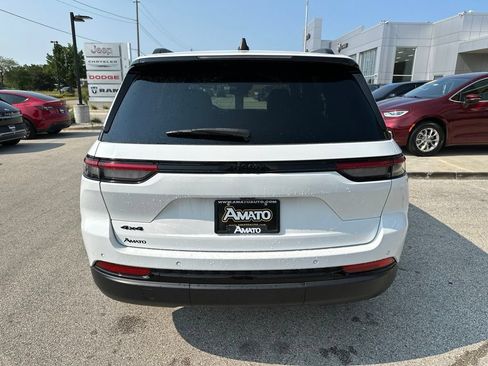 Used 2024 Jeep Grand Cherokee Altitude AWD/4WD image 8