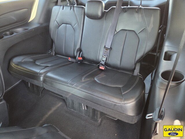 Used 2025 Chrysler Pacifica Select FWD image 12