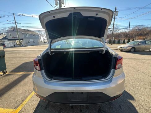 Used 2020 Hyundai Elantra SE image 9