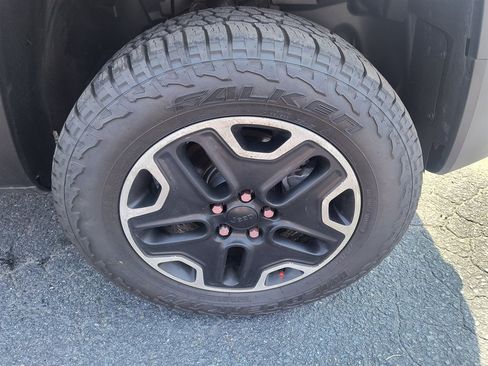Used 2015 Jeep Renegade Trailhawk w/ Trailer Tow Group AWD/4WD image 12