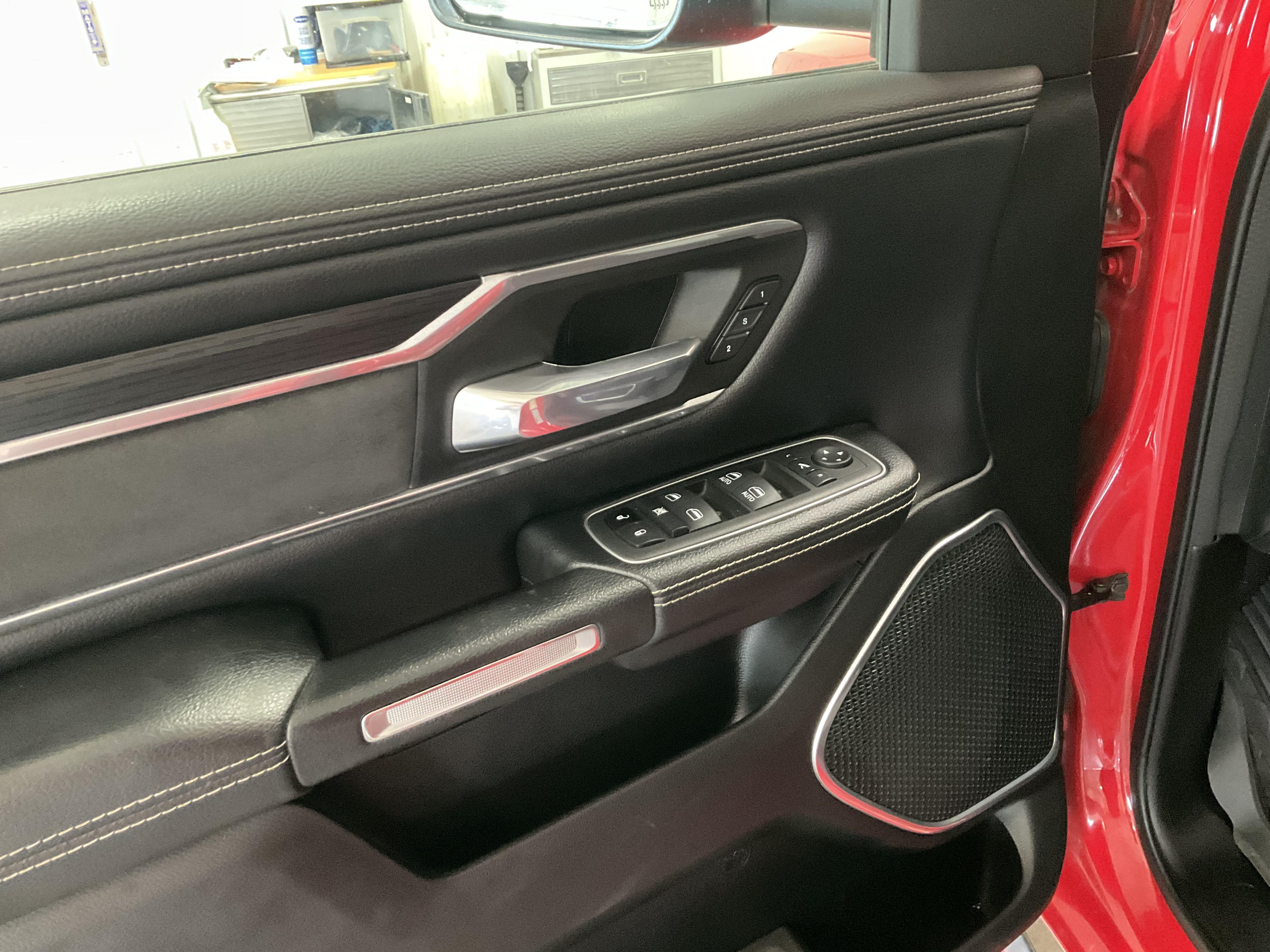 Used 2023 RAM 1500 Laramie AWD/4WD image 10