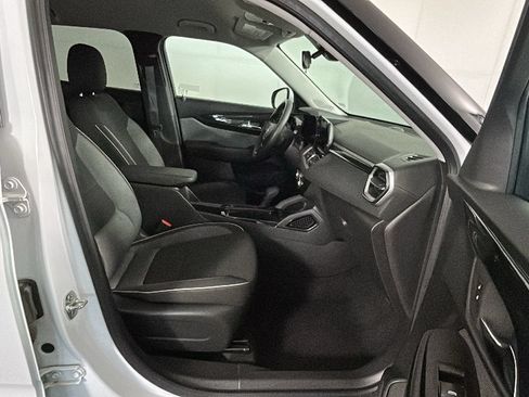 Used 2025 Chevrolet TrailBlazer LT FWD image 32