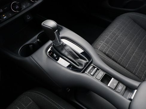 Certified 2024 Honda HR-V LX image 22