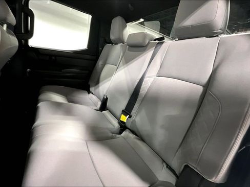 Used 2025 Toyota Tacoma SR5 AWD/4WD image 30