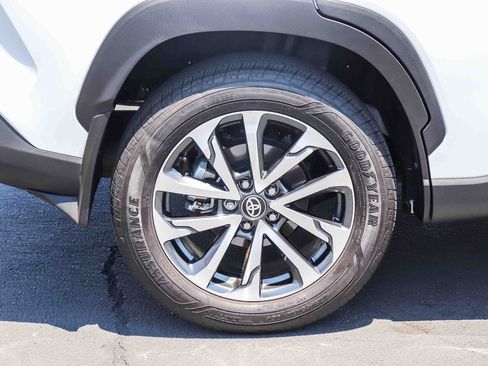 Certified 2023 Toyota Corolla Cross XLE w/ Convenience Package FWD image 9
