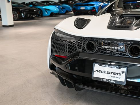 Used 2025 McLaren Artura Spider RWD image 7