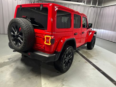 Used 2025 Jeep Wrangler Unlimited Sahara AWD/4WD image 7